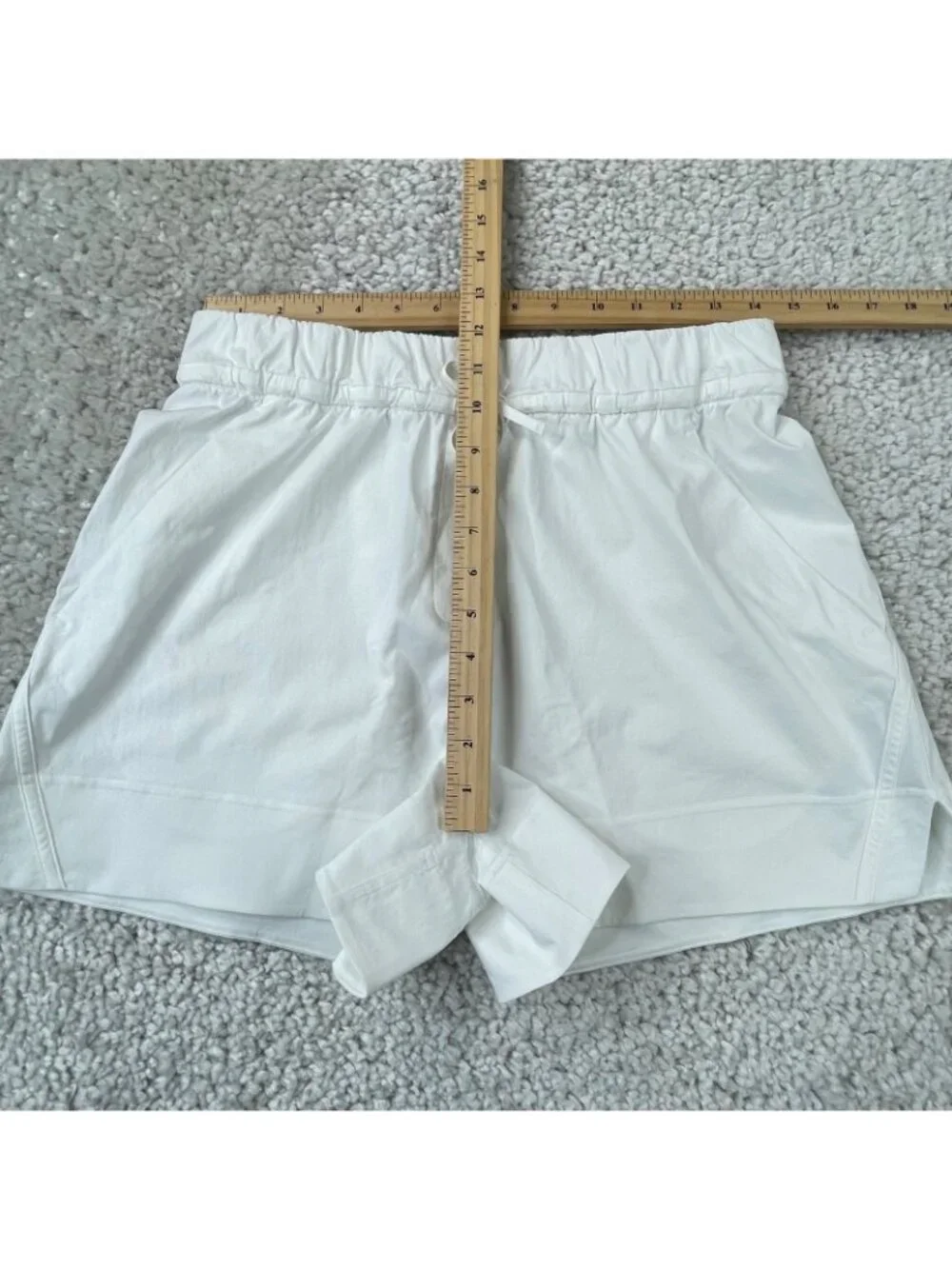 Lululemon Cinchable Waist High Rise Woven Shorts White Womens Medium